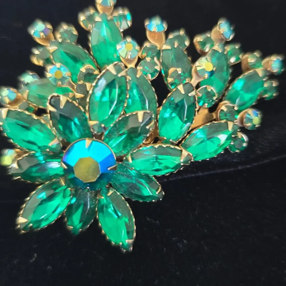 Vintage Brooch Emerald Green Aurora Borealis Rhinestone Floral Mid Century Glam